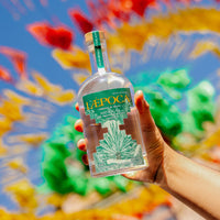 LÆPOCA Mezcal Cuishe Flasche vor Oaxaca-Himmel